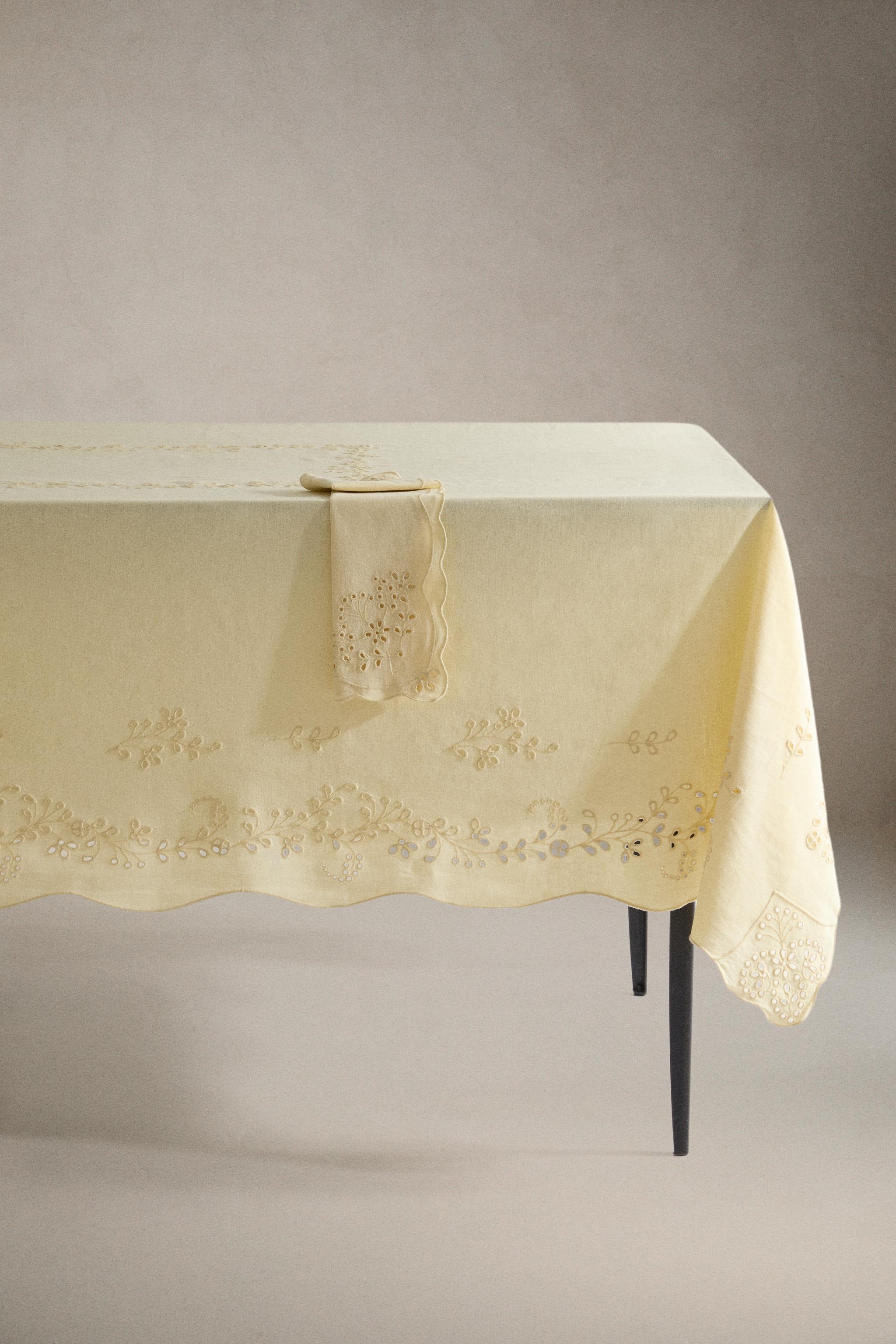 EMBROIDERED LINEN TABLECLOTH